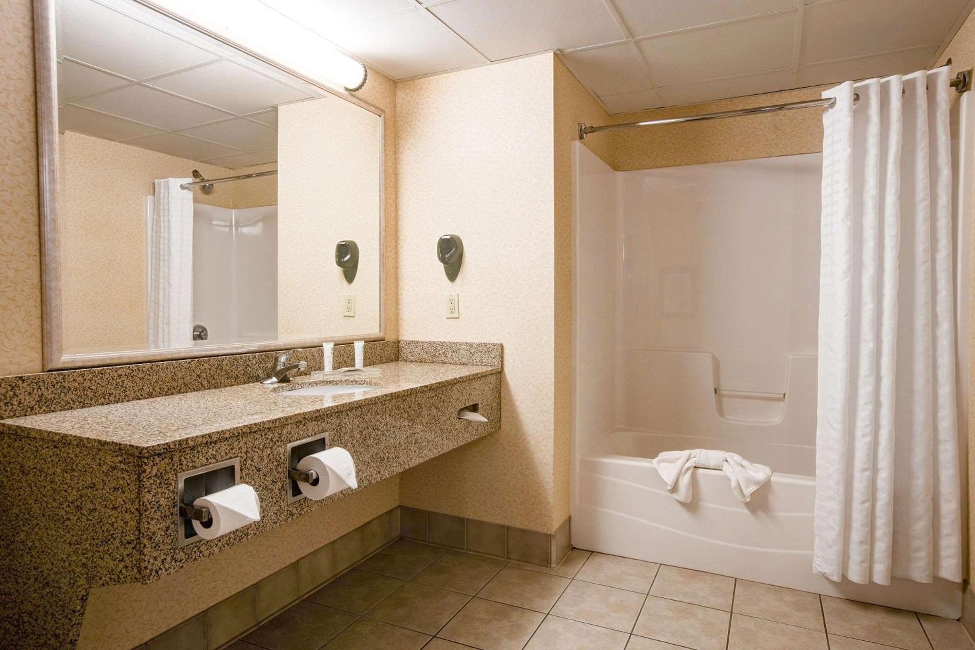 Comfort Inn & Suites St Paul Northeast Vadnais Heights Extérieur photo